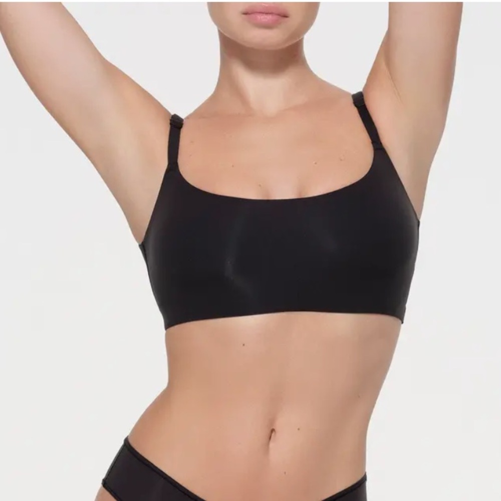 SKIMS Fits Everybody Back Smoother Bra ❤️NWT❤️IN STORES❤️